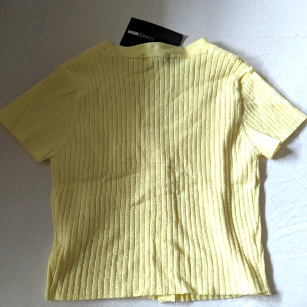 Yellow shirt, size S.